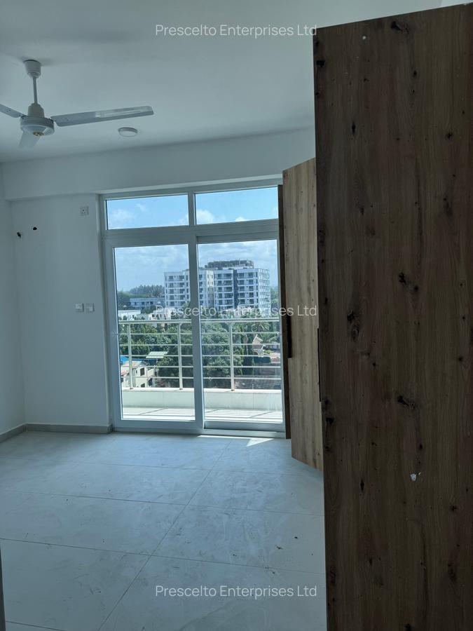 2 Bed Apartment with En Suite at Off Links Road - 11