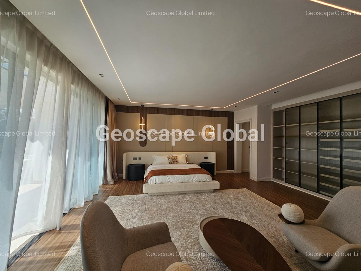 5 Bed House with En Suite in Runda - 11
