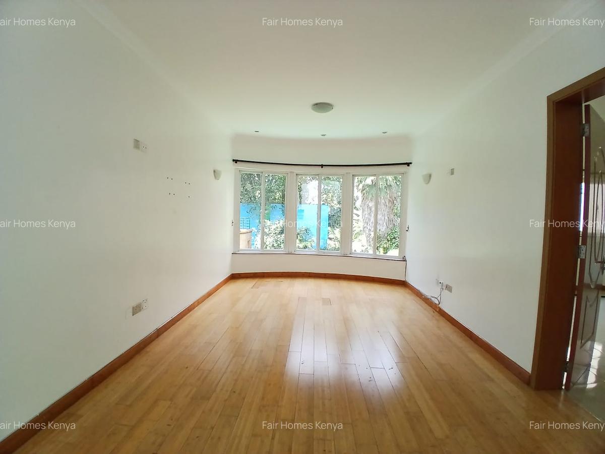 4 Bed Townhouse with En Suite at Riverside Drive - 19