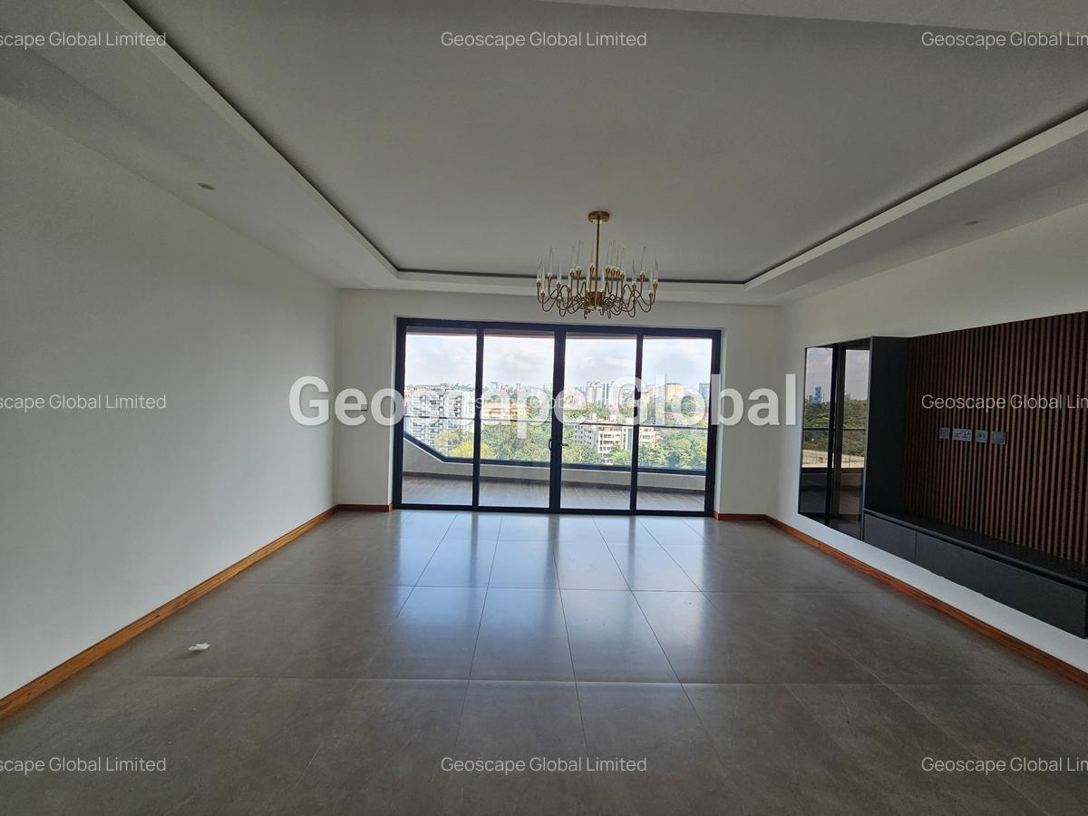4 Bed Apartment with En Suite in Riverside - 13