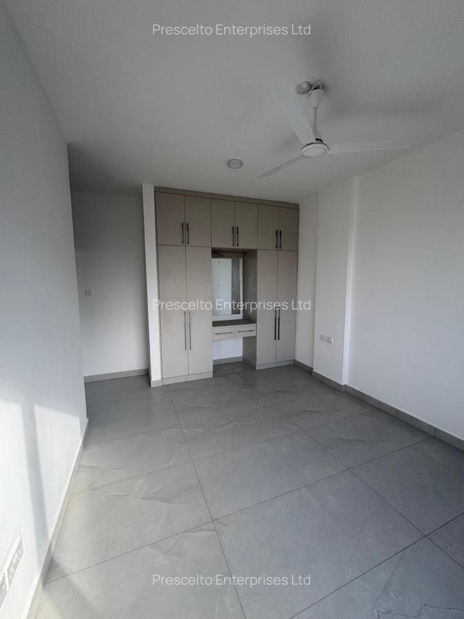 3 Bed Apartment with En Suite at Off Links Road - 20