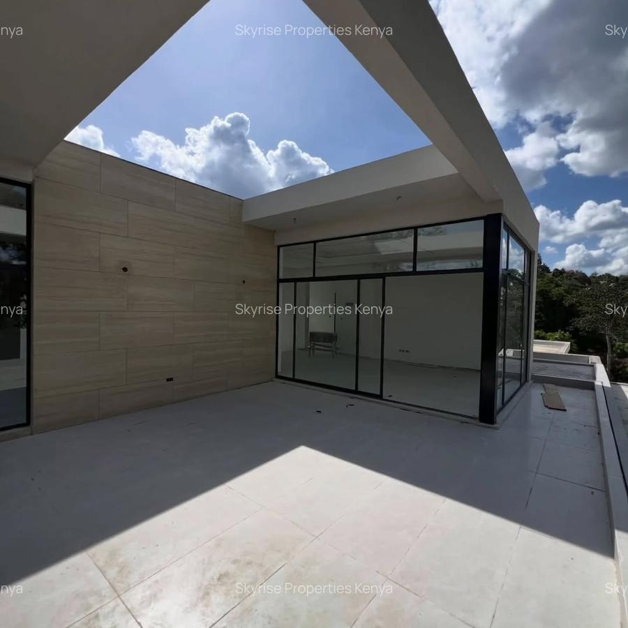 6 Bed Villa with En Suite in Lavington - 8