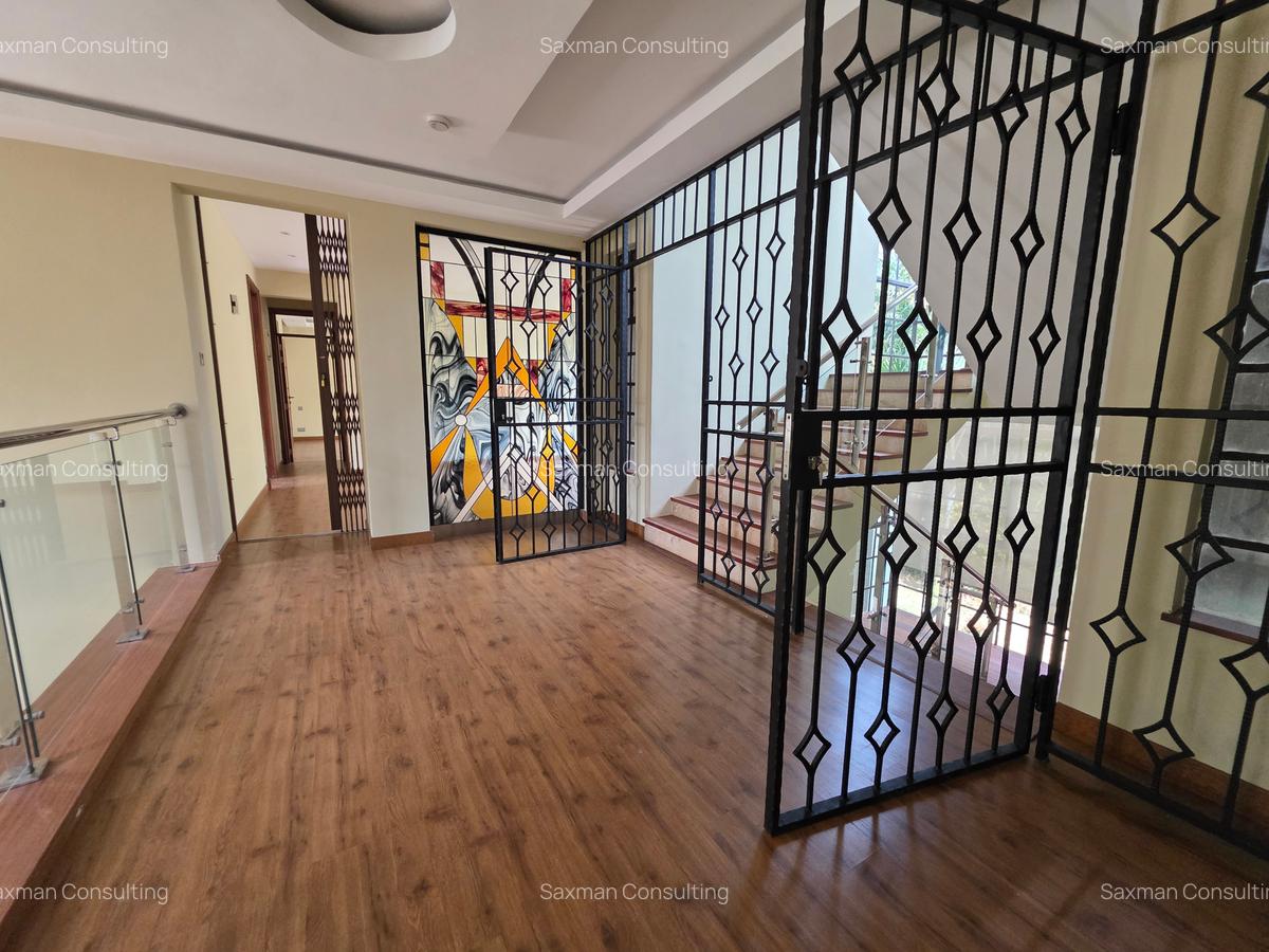 5 Bed House with En Suite in Runda - 10