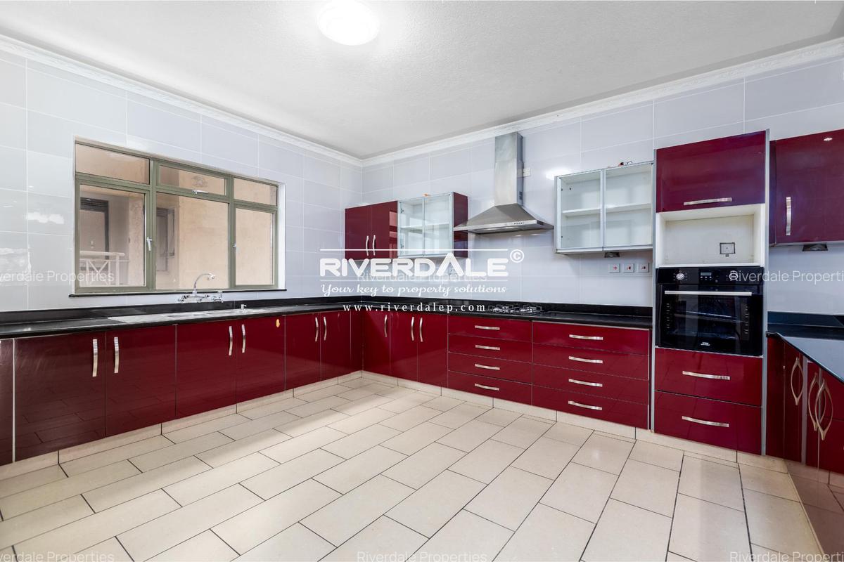 3 Bed Apartment with En Suite in Kilimani - 4