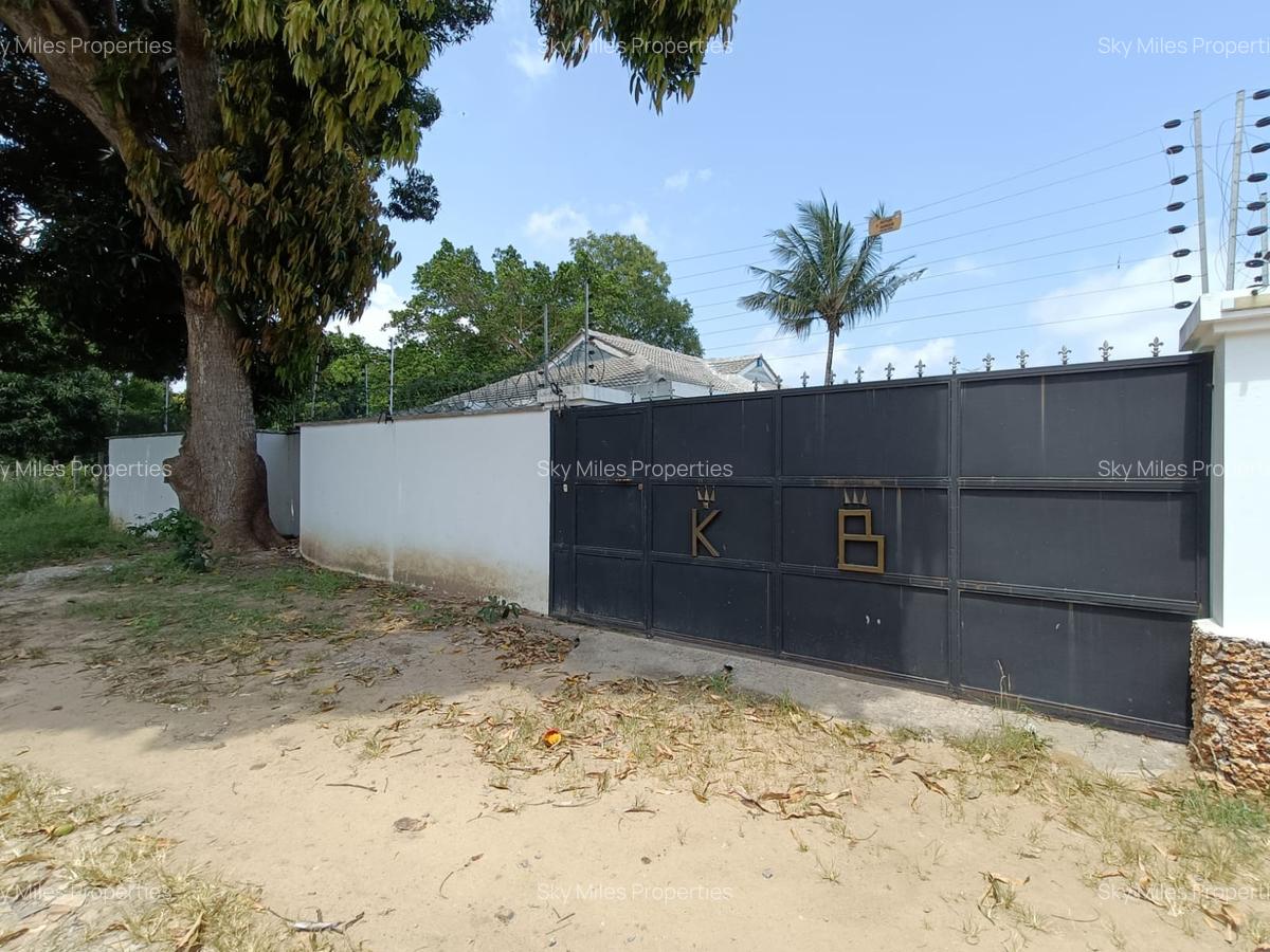 3 Bed House with Garden at Aloo Drive Residence - 4