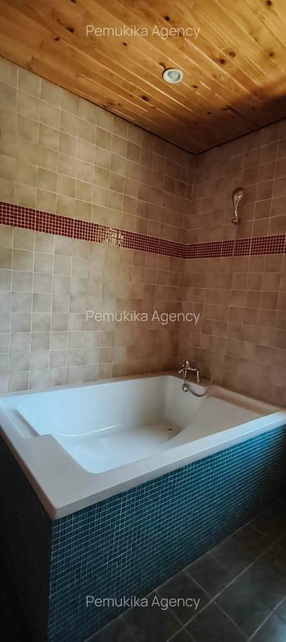 5 Bed Townhouse with En Suite in Rosslyn - 9