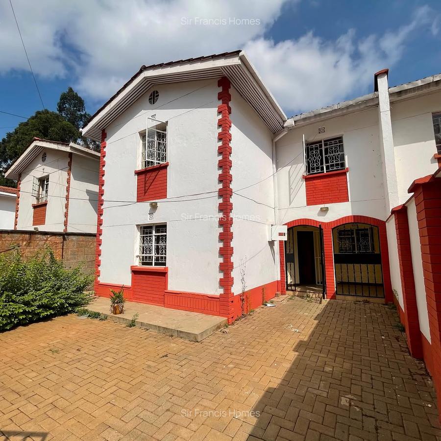 4 Bed House with En Suite in Lavington - 1