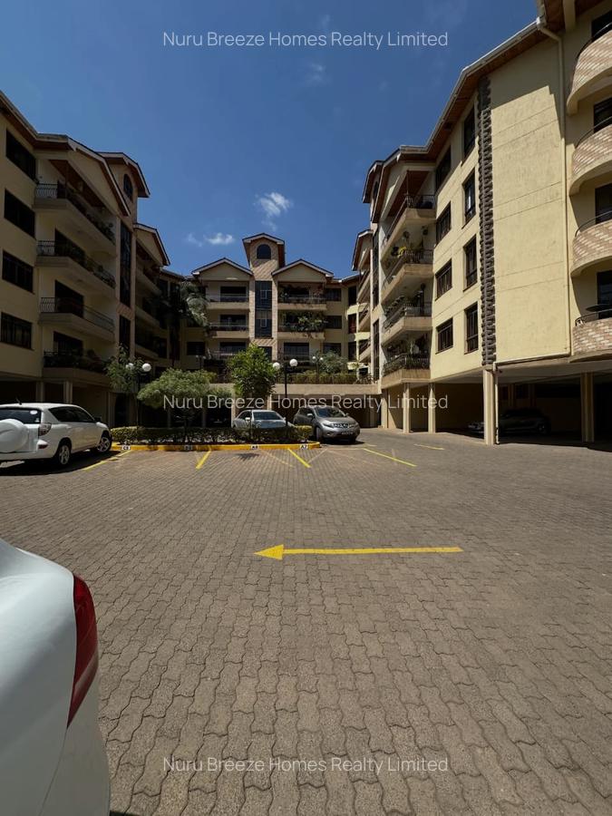 3 Bed Apartment with En Suite in Brookside - 1