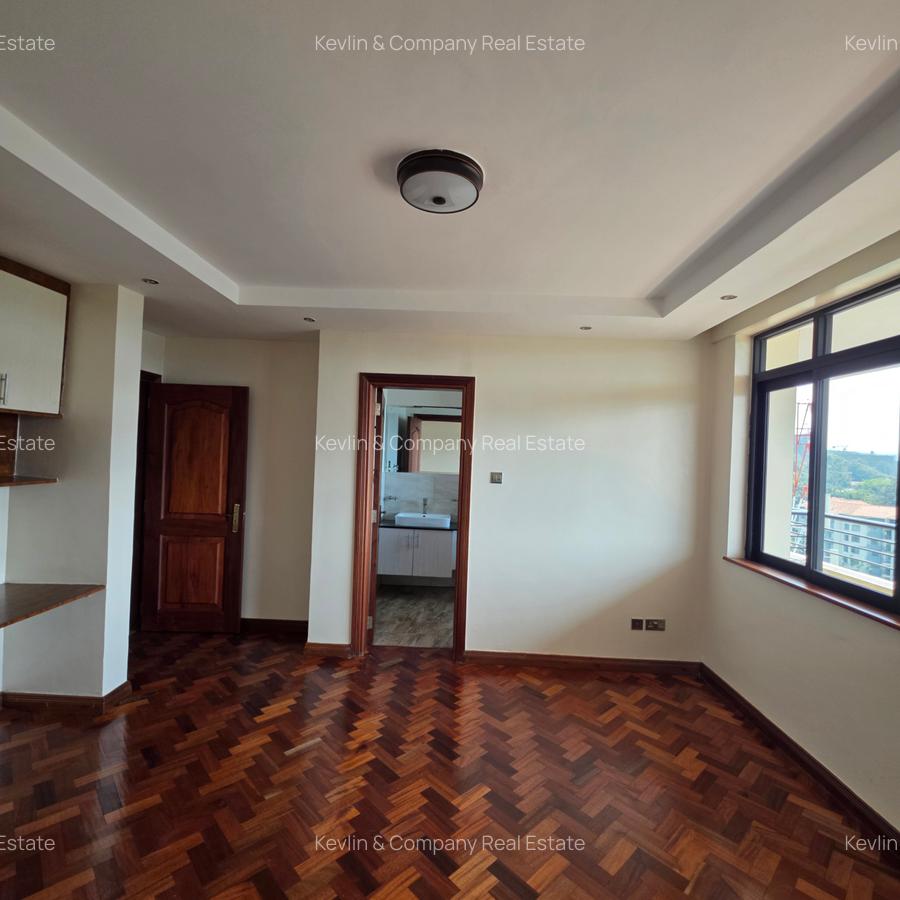 3 Bed Apartment with En Suite in Riverside - 11
