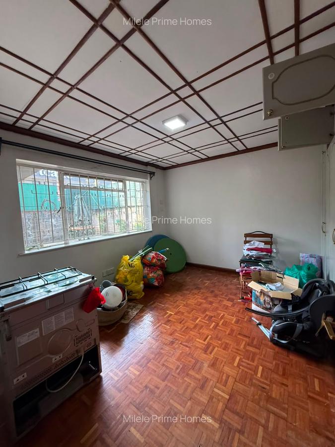 4 Bed Villa with En Suite at Lavington - 9