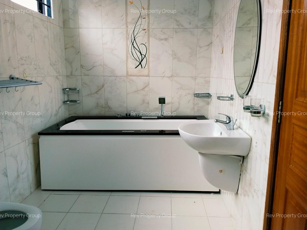 5 Bed Townhouse with En Suite in Lavington - 17