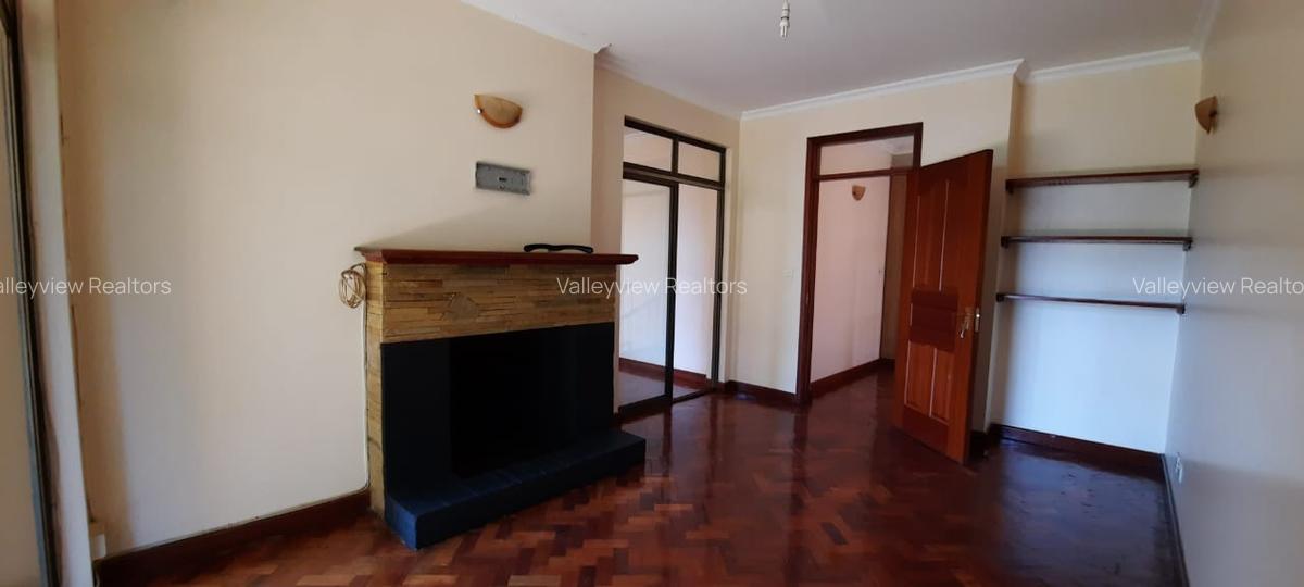 4 Bed Townhouse with En Suite at Lavington - 11