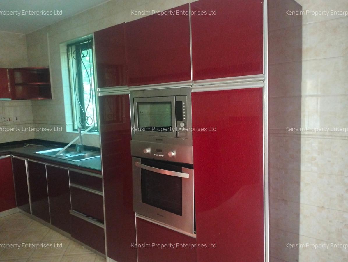 5 Bed Townhouse with En Suite in Lavington - 4