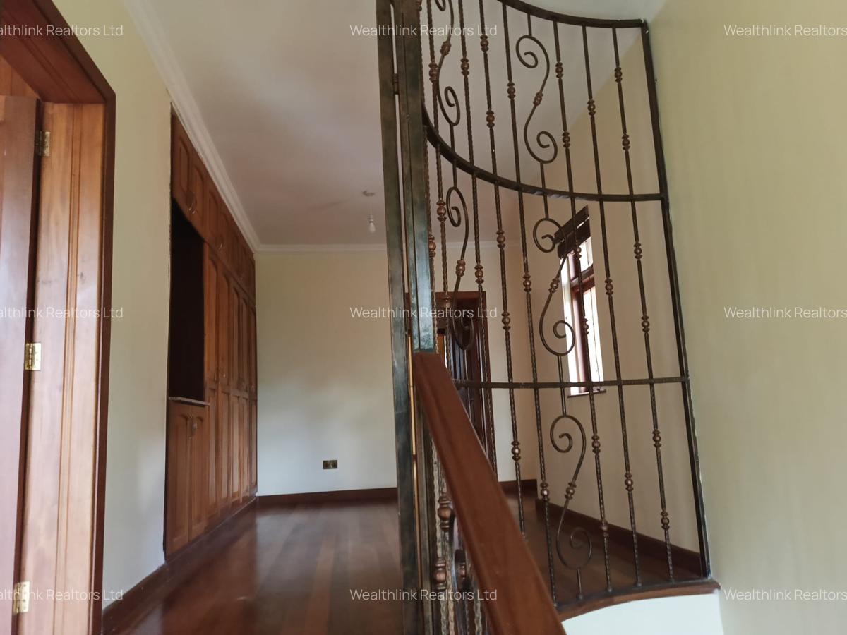 5 Bed Townhouse with En Suite at Karen - 10