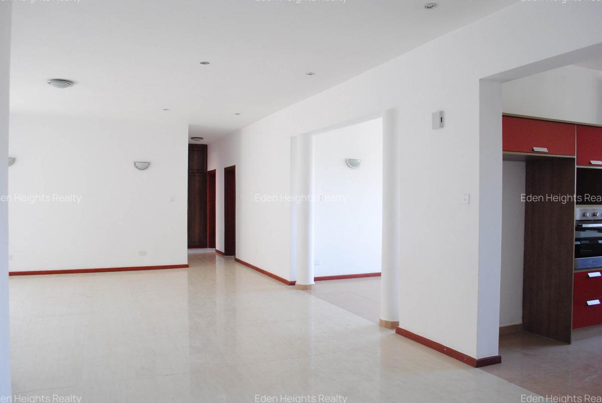 3 Bed Apartment with En Suite in Riverside - 4
