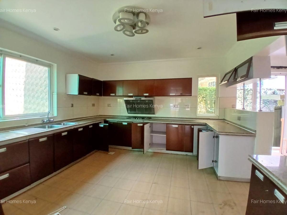 4 Bed Townhouse with En Suite at Riverside Drive - 15