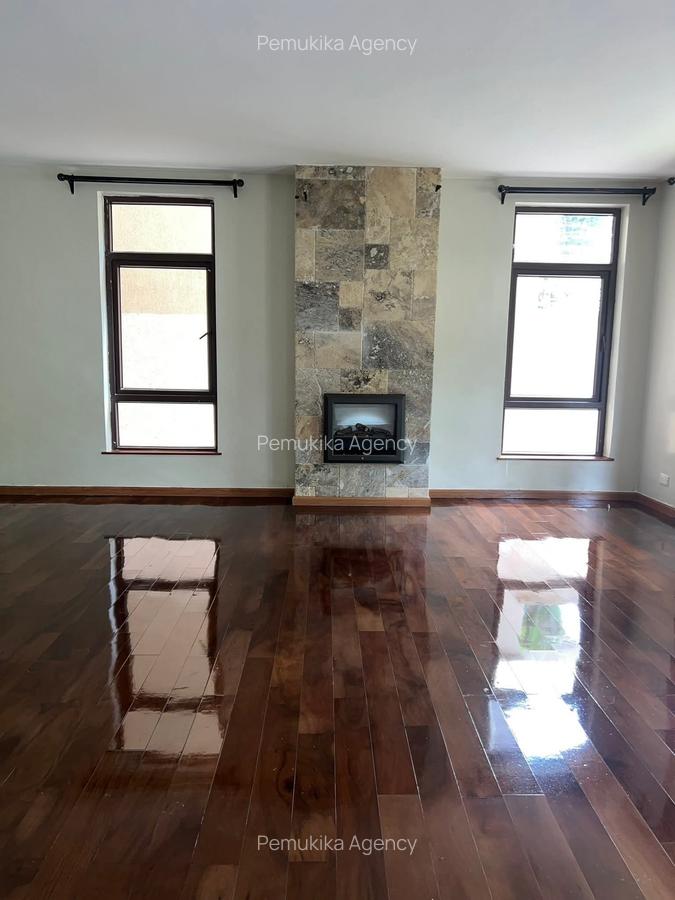 5 Bed Townhouse with En Suite in Lavington - 3