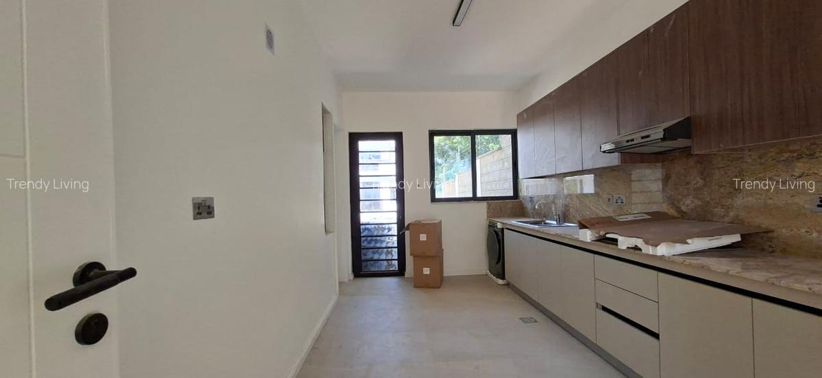 5 Bed Townhouse with En Suite in Lavington - 8
