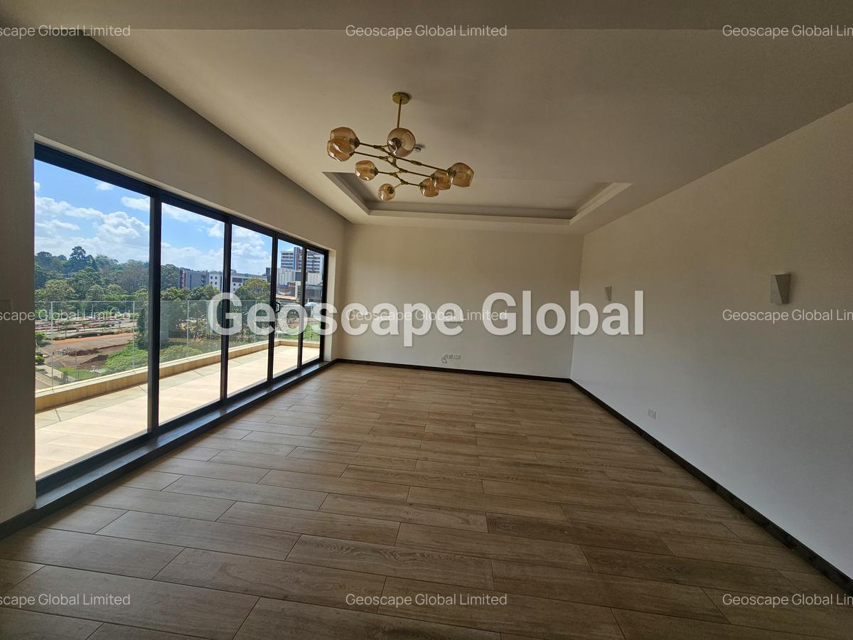 3 Bed Apartment with En Suite in Rosslyn - 1