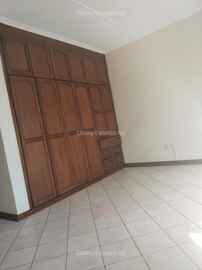 5 Bed Townhouse with En Suite in Lavington - 13