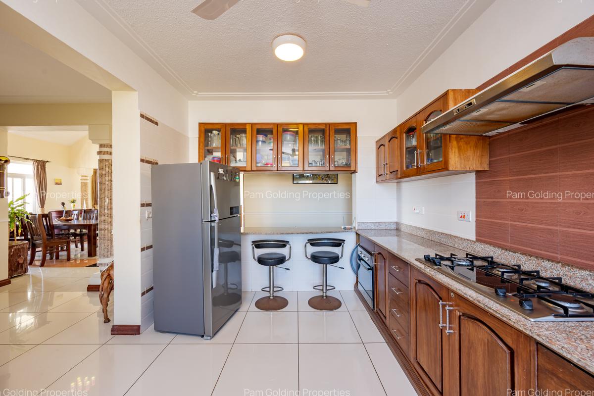 Furnished 3 Bed Apartment with En Suite at Cement Road - 14