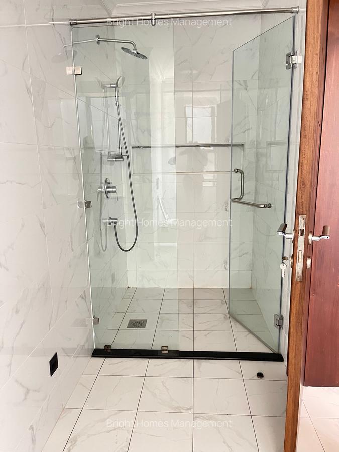 4 Bed Townhouse with En Suite in Lavington - 13
