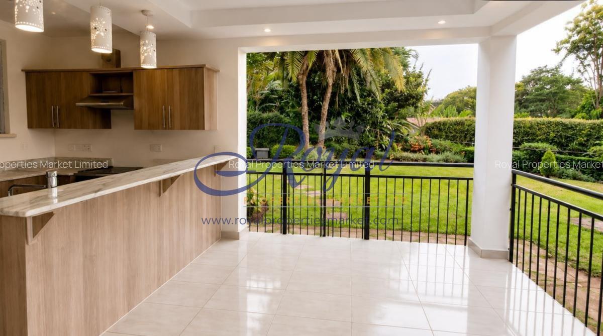 4 Bed House with En Suite at Crescent - 4