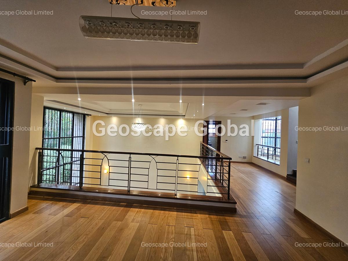 5 Bed Townhouse with En Suite in Lavington - 11