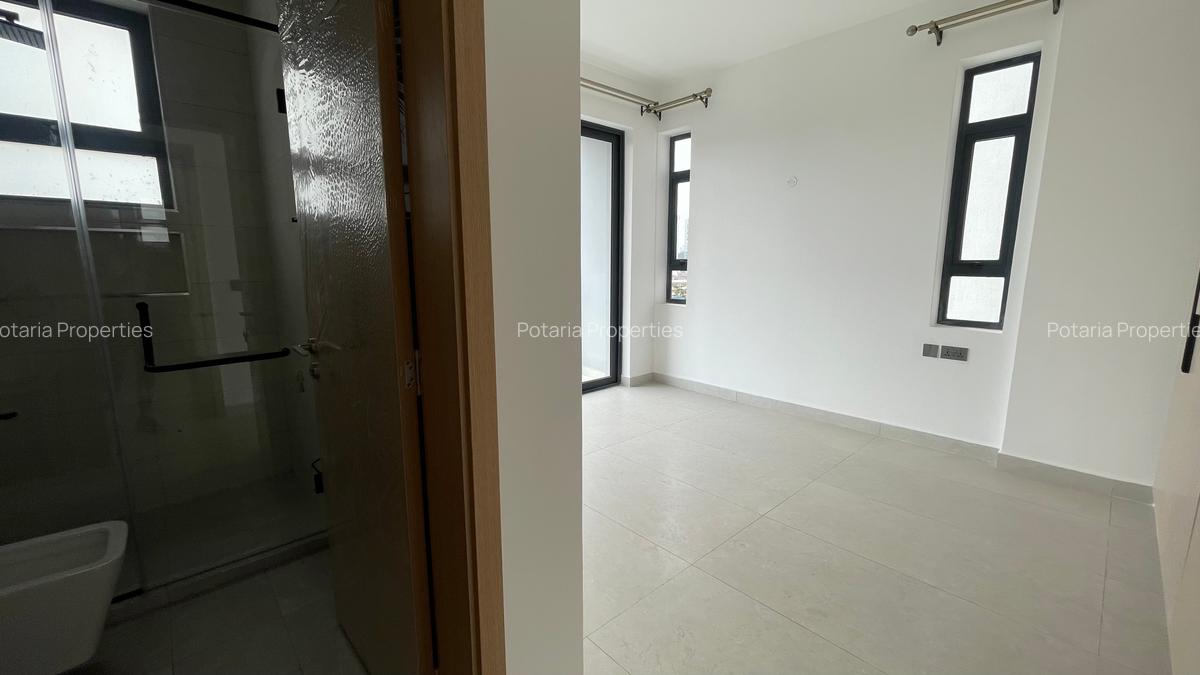 2 Bed Apartment with En Suite in Brookside - 8