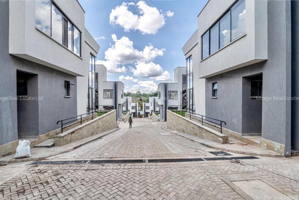 5 Bed Townhouse with En Suite in Lavington - 12