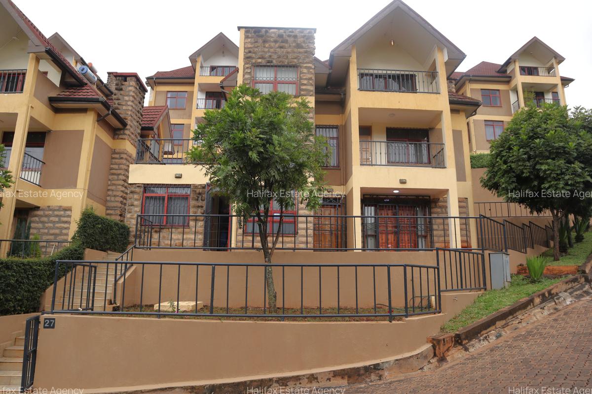 5 Bed Villa with En Suite in Redhill - 1