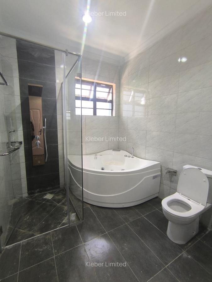 4 Bed House with En Suite at Membley - 20