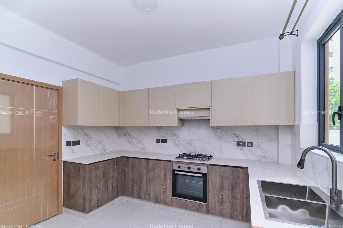 3 Bed Apartment with En Suite at Brookside - 10