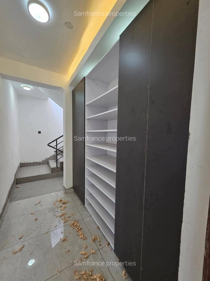 4 Bed Townhouse with En Suite at Coca-Cola - 9