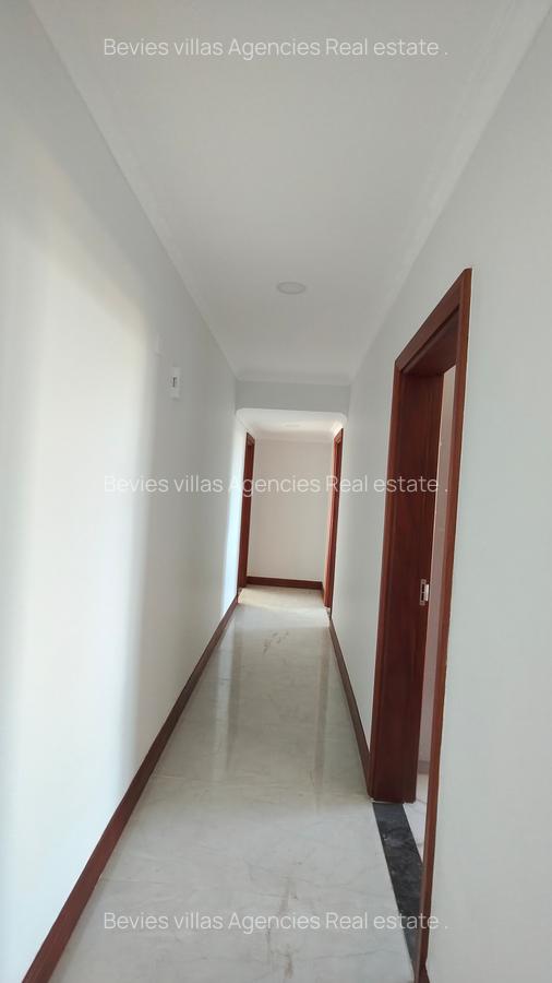 3 Bed Apartment with En Suite at Parklands - 12