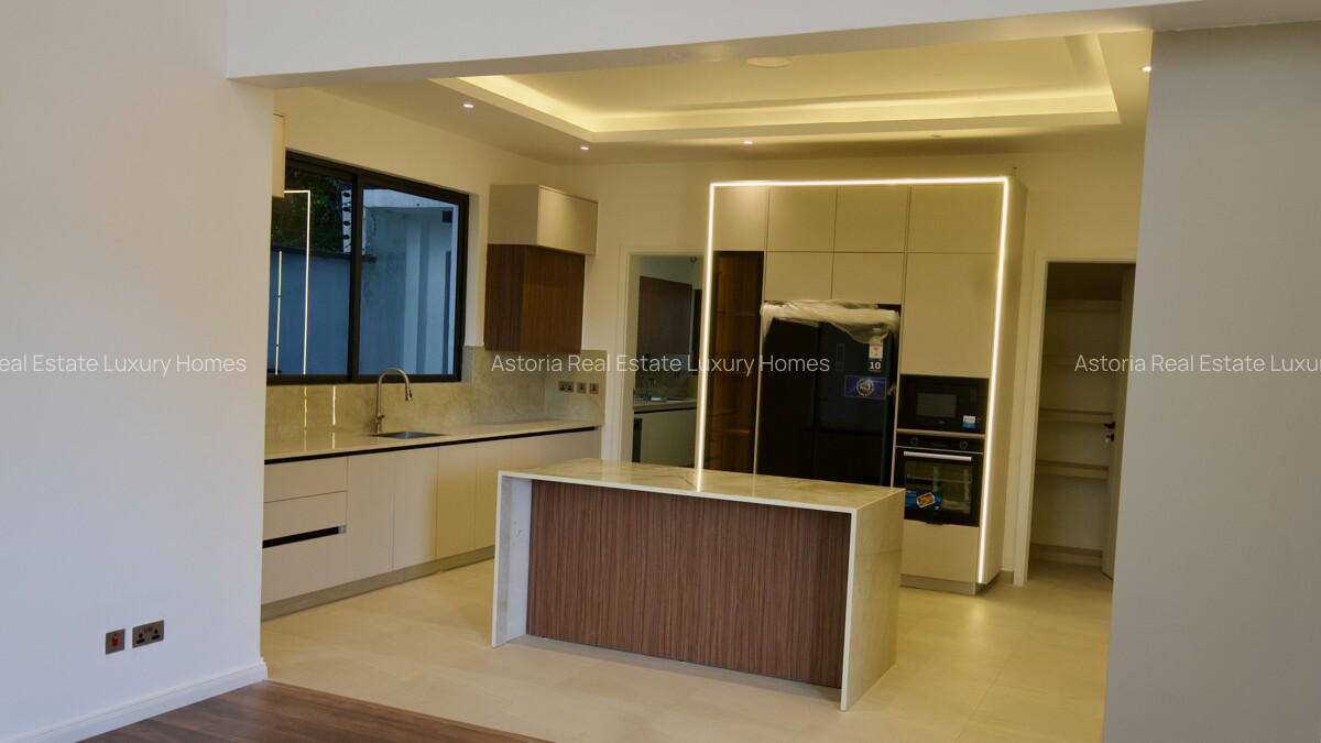 5 Bed Villa with En Suite at 2026-377 - 8