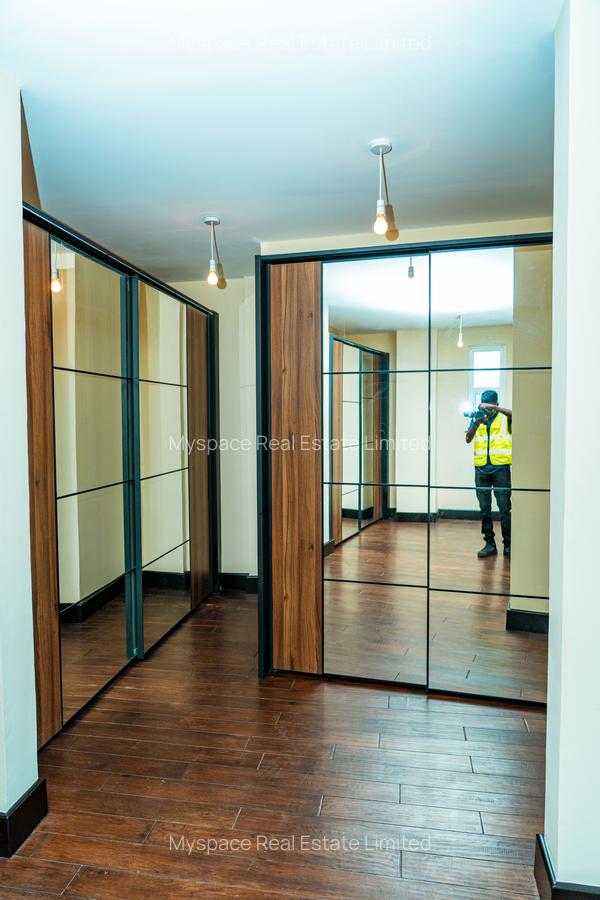 5 Bed Townhouse with En Suite in General Mathenge - 3