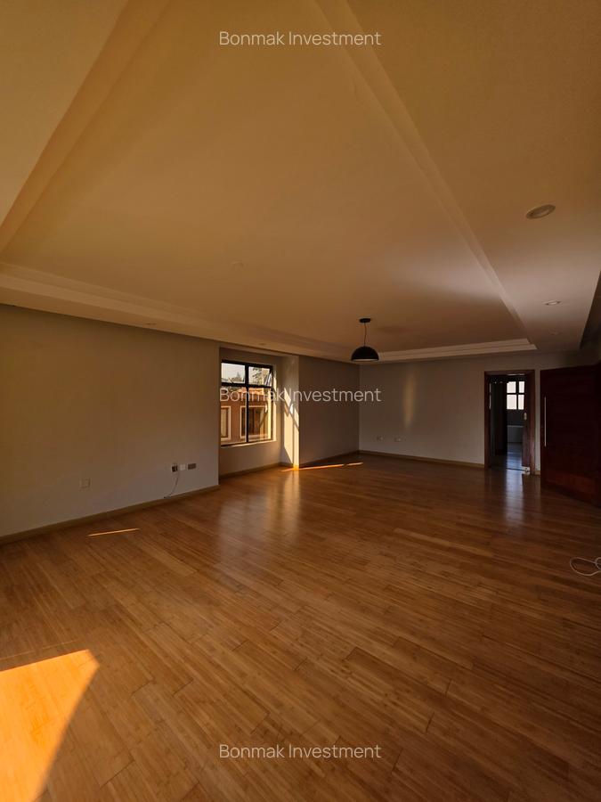 5 Bed Townhouse with En Suite at Lavington Green - 6