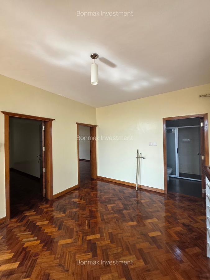 5 Bed Townhouse with En Suite at Lavington Green - 13
