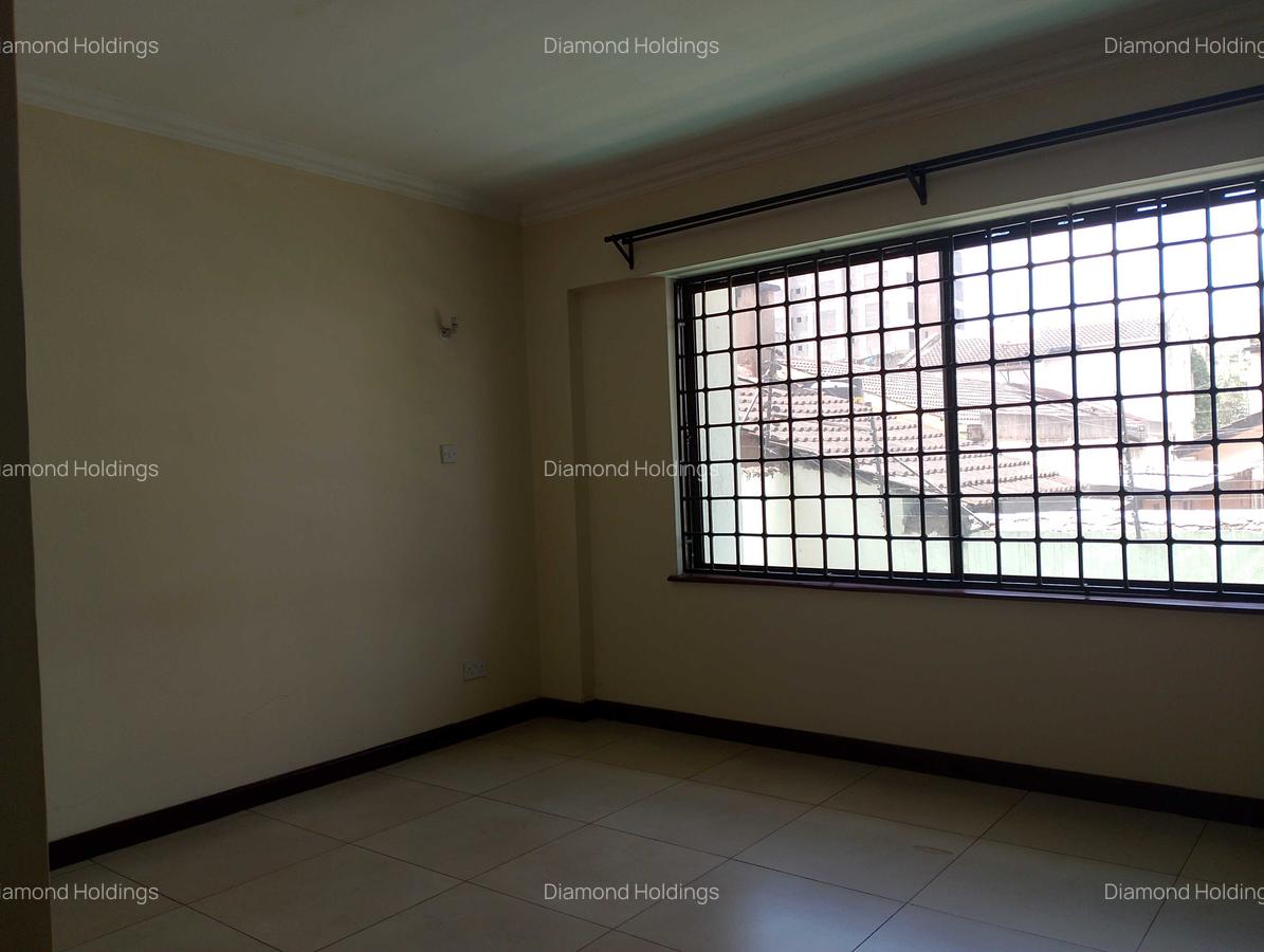 3 Bed Apartment with En Suite at Parklands - 2