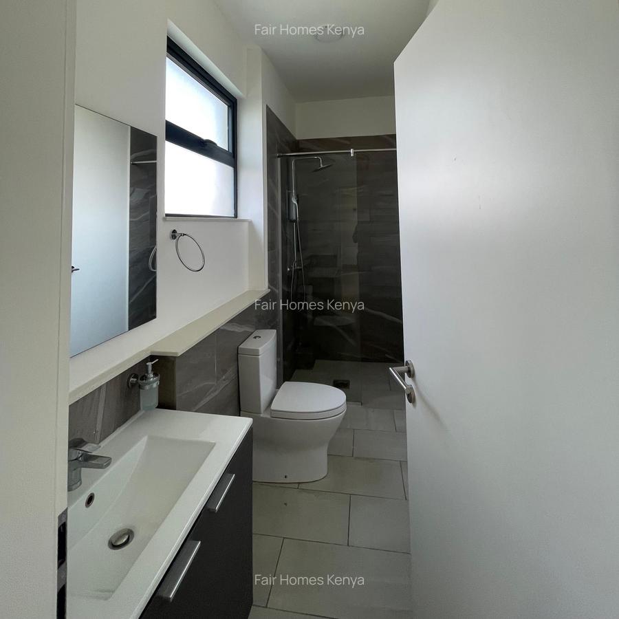 4 Bed Apartment with En Suite at Riverside Drive - 16