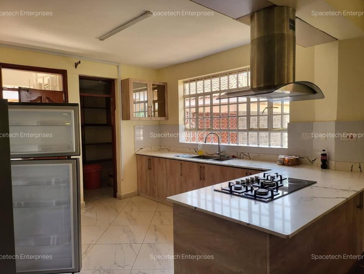 5 Bed House with En Suite in Runda - 10