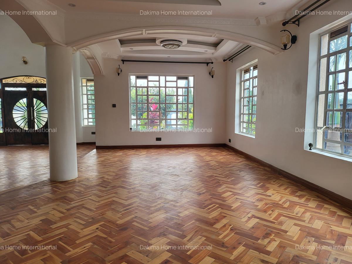 5 Bed House with En Suite in Runda - 4