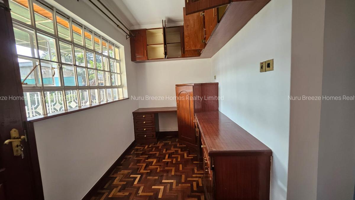 5 Bed House with En Suite in Runda - 10