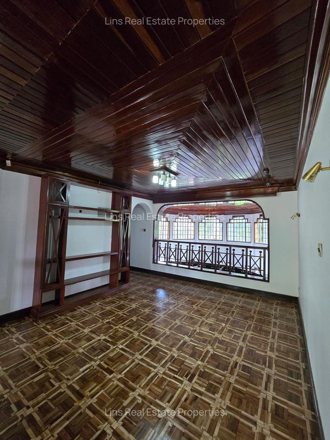 5 Bed House with En Suite in Runda - 10