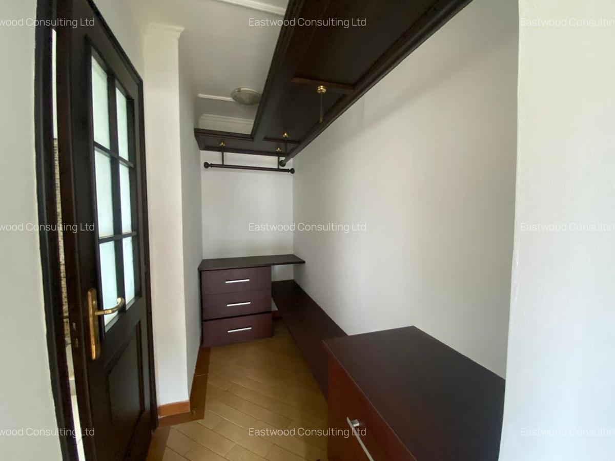 3 Bed House with En Suite in Brookside - 18