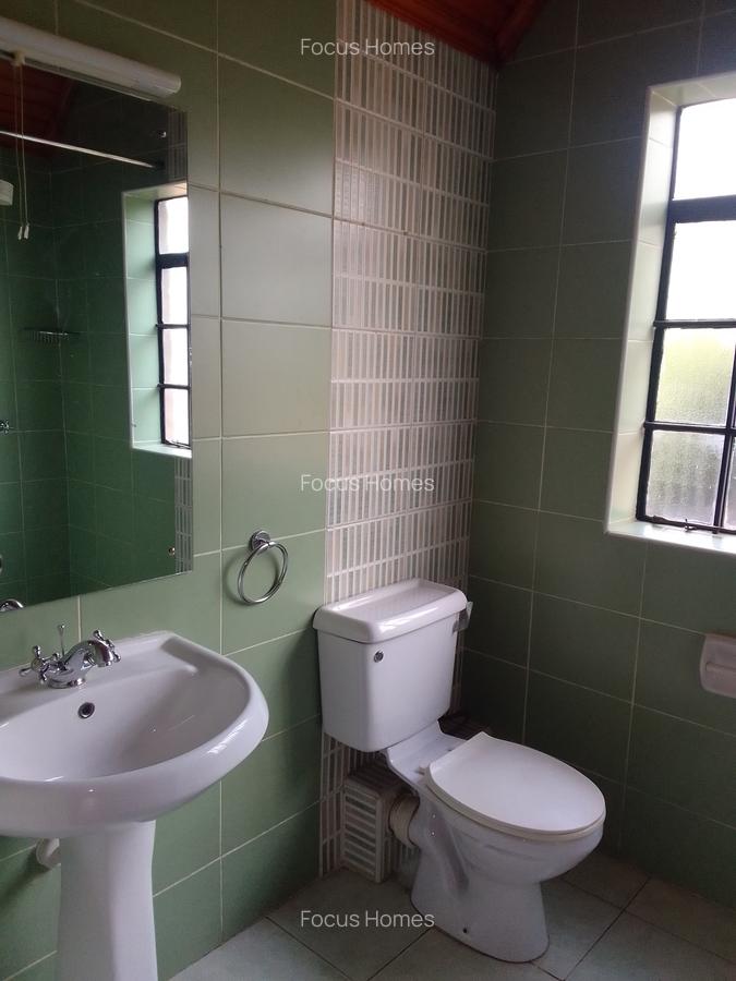 5 Bed Townhouse with En Suite in Lavington - 3
