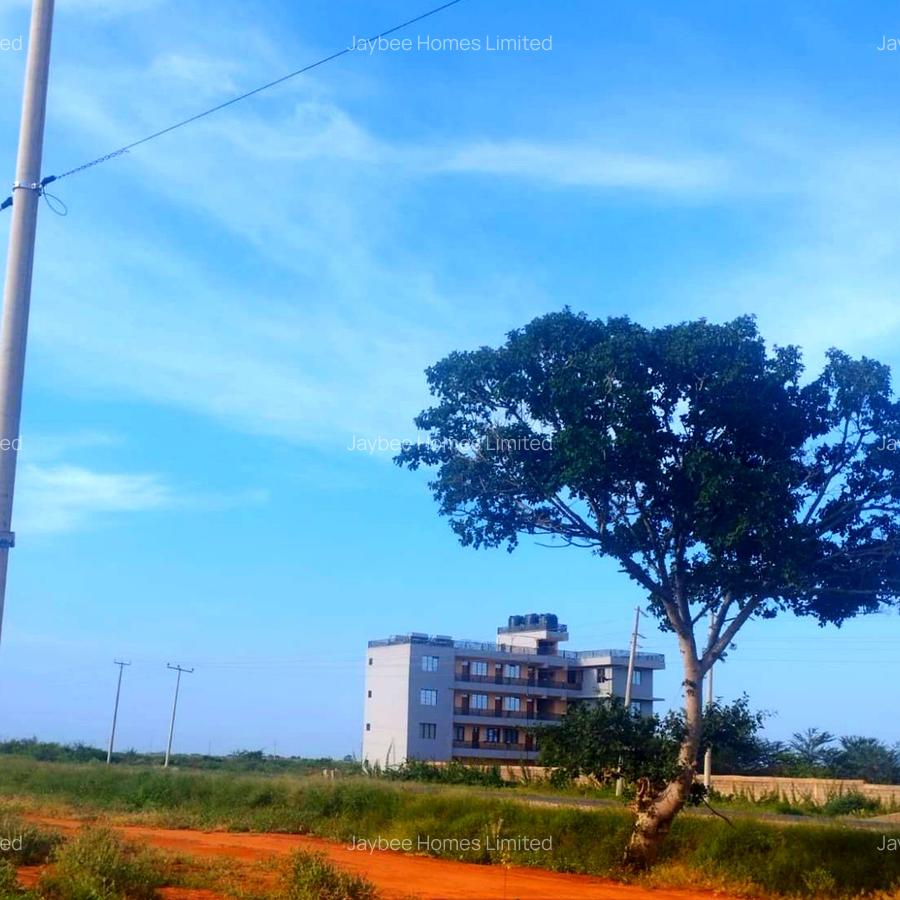 5,000 ft² Land at Voi - 5