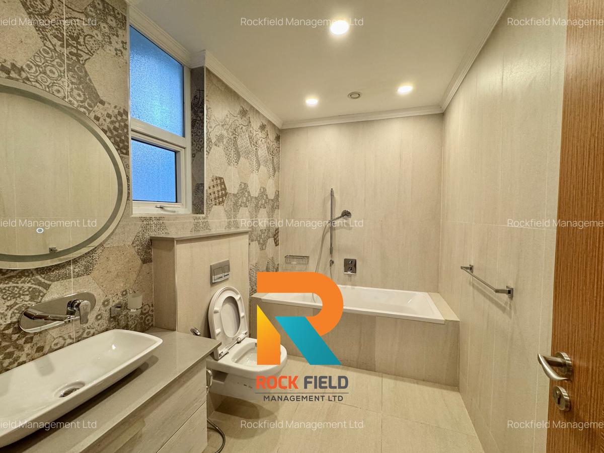 4 Bed Apartment with En Suite in Parklands - 18