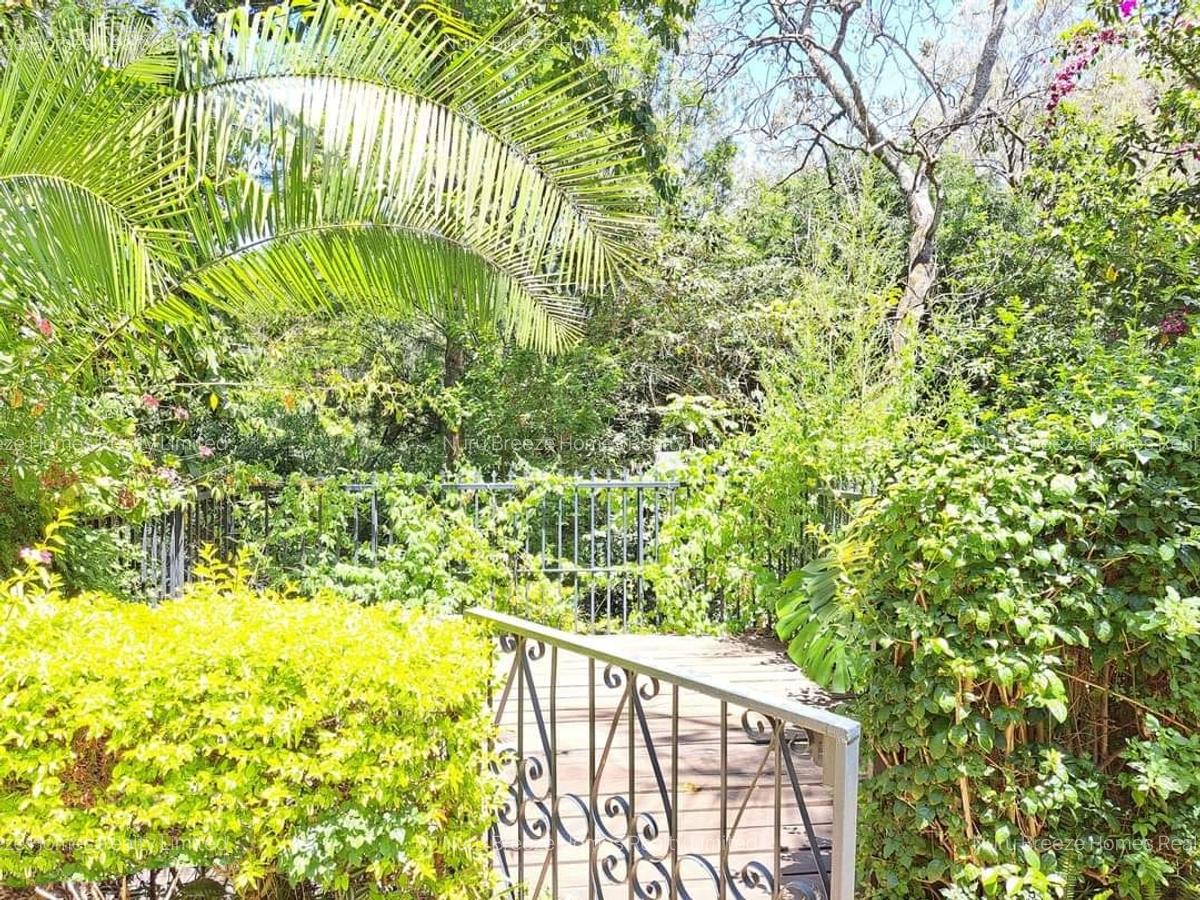 4 Bed House with En Suite in Lake View - 8